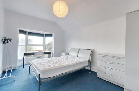 5 bedroom end of terrace house to rent - Photo 3