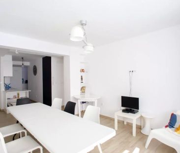 Double bed in Modern 4-bedroom apartment for rent in Camins al Grau - Photo 4