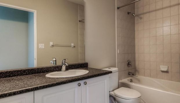 Richmond Hill - Photo 1