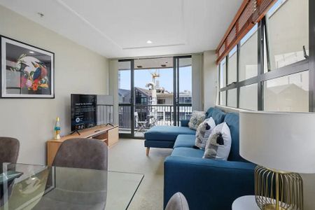 Central, 2 Bedroom, Fully Furnished, Carpark - Photo 2