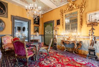 Elegant apartment in a heritage palazzo in Lucca