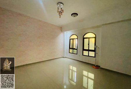 Spacious 5 BR Villa in Al Mowaihat 2 with Famil - Photo 3
