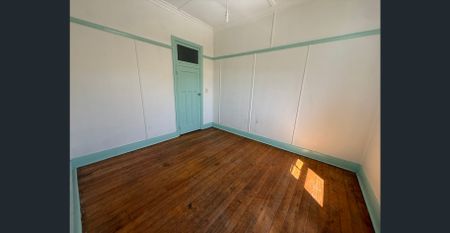 BIG UPSTAIRS FLAT WITH RECENT RENOVATIONS - Photo 5