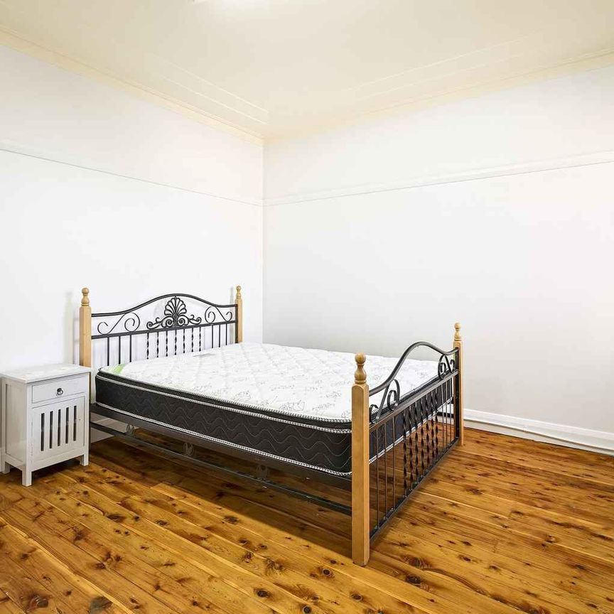 Large Two-Bedroom Apartment in the Heart of Crows Nest - Photo 1