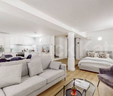 Modern studio apartment within a warehouse conversion in the trendy... - Photo 2