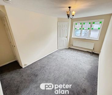 2 bedroom end of terrace house to rent - Photo 2