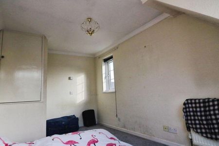 3 bedroom semi-detached bungalow to rent - Photo 5