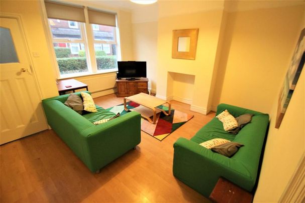 4 bedroom terraced house to rent - Photo 1