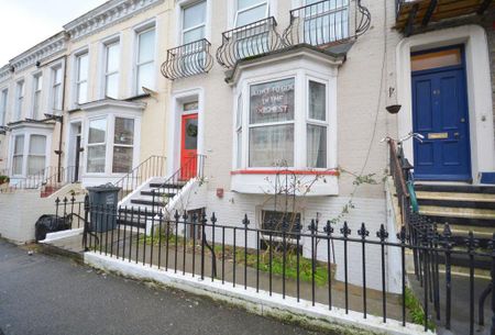 1 bedroom flat to rent - Photo 2