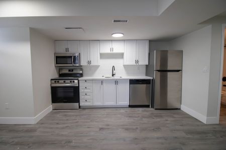 Newly Renovated 2-Bedroom Apartment in Welland! - Photo 3