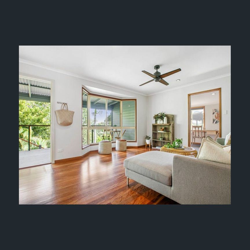 Family haven delivered with style, character and a pool - Photo 1
