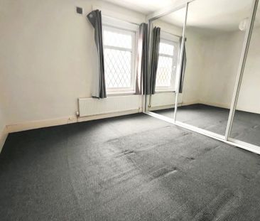 2 bedroom end of terrace house to rent - Photo 2