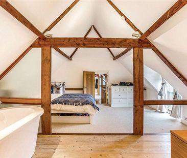 Stylish barn conversion with characterful living area . Set in an i... - Photo 2