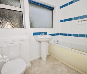 3 bedroom detached bungalow to rent - Photo 3