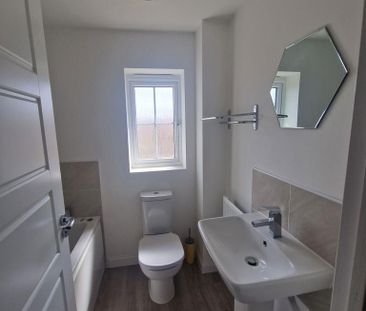 3 bedroom semi-detached house to rent - Photo 4