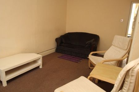 3 Bed - Woodhouse Lane , City Centre , Leeds - Photo 5