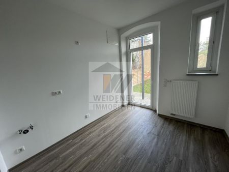 Erstbezug nach Sanierung! 4-Raum-Maisonettewohnung mit Balkon und Terrasse ins Grüne! - Photo 4