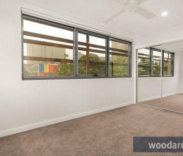 Modern Dual-Level Apartment in the Heart of Carlton! - Photo 1