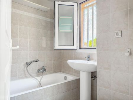 Location Appartement 2 pièces Meublé 28m² ST LAURENT DU VAR 06700 - Photo 4