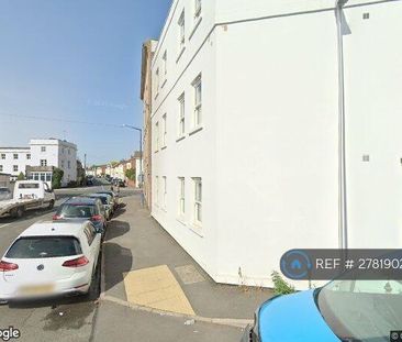 1 bedroom in a house share to rent - Photo 3