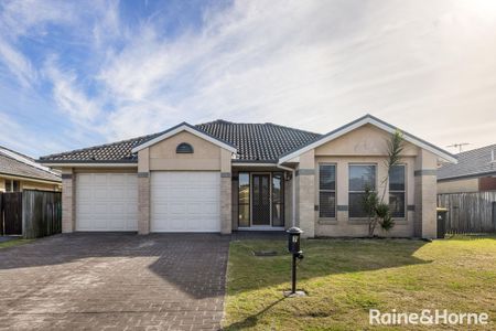 Beautiful Family Home - Photo 3