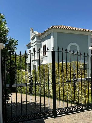 4 bedroom luxury Villa for rent in Sotogrande, Spain - Photo 1