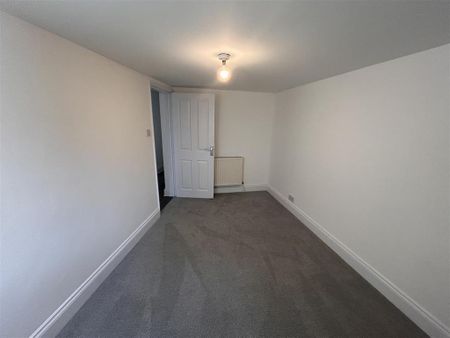 3 bedroom flat to rent - Photo 2