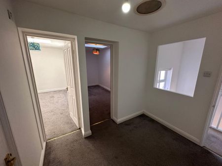 3 bedroom detached house to rent - Photo 4