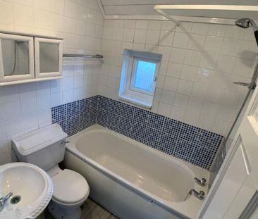 3 bedroom property to rent Croyland Road, Walton, Peterborough, PE4 - Photo 2