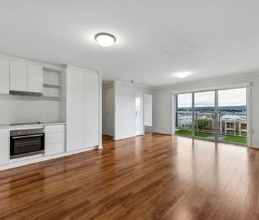 Stunning Apartment Living in the Heart of Mawson Lakes - Photo 2