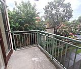 Bright Top Floor Newly Renovated Apartment - Photo 6