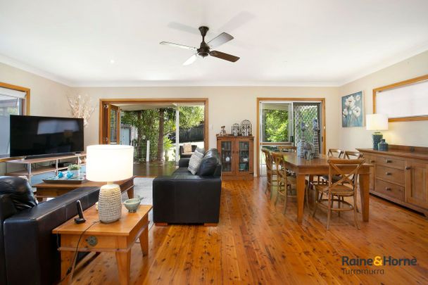 Sunny, Charming Family Home - Prime Location in Hornsby - Photo 1