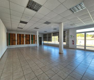 Location local commercial 3 pièces, 133.90m², Saint-Hilaire - Photo 1