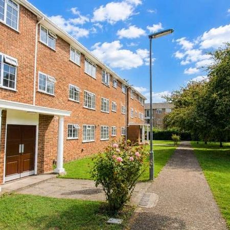 Kingfisher Drive, Staines-upon-thames, TW18 - Photo 4