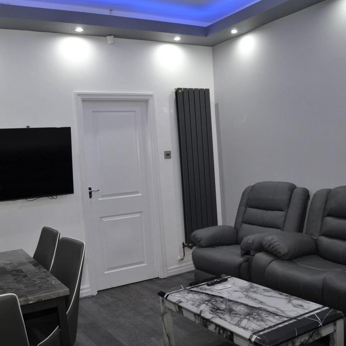 6 bedroom house to rent - Photo 1