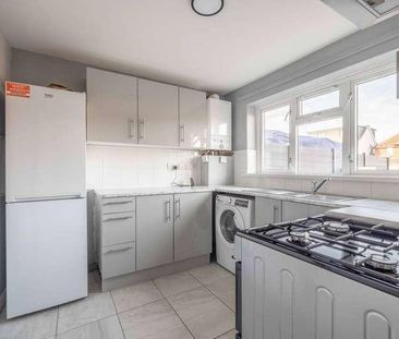 Westmead, Windsor, SL4 - Photo 4