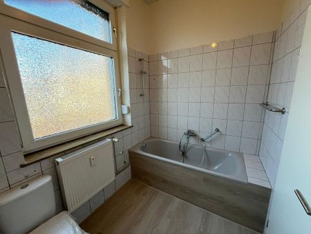 Helle Wohnung mit Charme - neu renoviert mit Küche - Photo 4