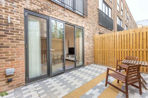 4 bedroom terraced house to rent - Photo 1