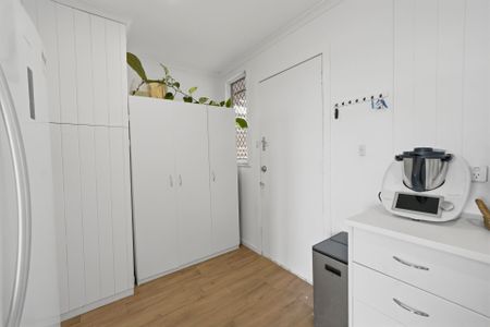 Bright Family Home in Claremont - Photo 4