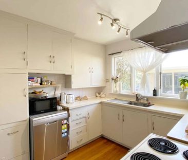 NEW BRIGHTON - 3 BEDROOMS, 1.5 BATHROOMS, LOGBURNER, HEATPUMP, DOUB... - Photo 2