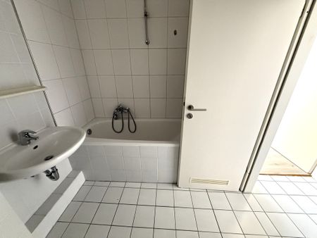 Barrierefreie WBS-Mietwohnung mit Aufzug und Balkon ca. 85 m² | mitten in Buer | ab sofort - Photo 2
