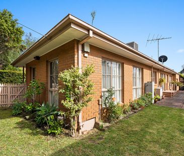 Spacious 3 Bedroom Home in Leafy Carnegie! - Photo 4