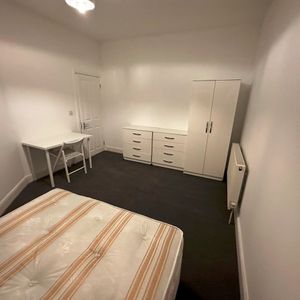 Room in a Shared House, Muswell Hill Broadway, N10 - Photo 3