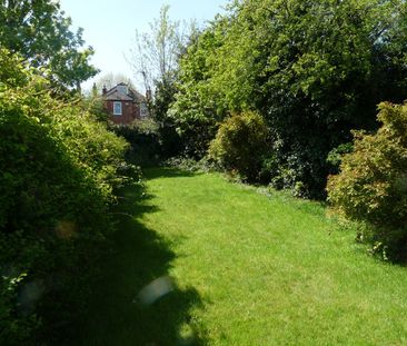 Bedsit, Teignmouth Road, NW2 - Photo 2