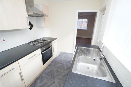 3 bedroom terraced house to rent - Photo 4