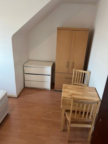 1 bedroom in a house share to rent - Photo 3