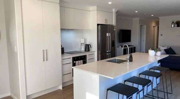 3 BEDROOMS - UNION DRIVE - PAPAMOA - Photo 1