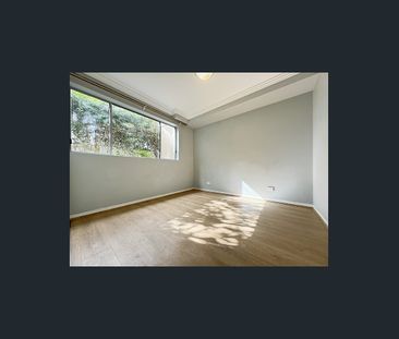 SPACIOUS ONE BEDROOM APARTMENT - Photo 4