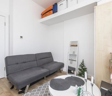 Studio to rent - Photo 1