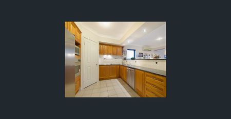 5 Bedrooms + tropical pool (rent increasing to $1180pw 9th February 2026) - Photo 2